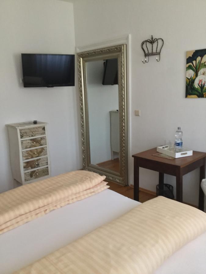 Vivo-Vino Bed & Breakfast Weisenheim am Sand Exterior foto